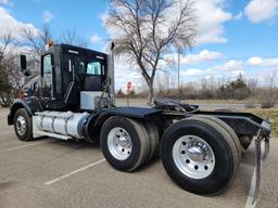 2013 Kenworth T800 Day Cab