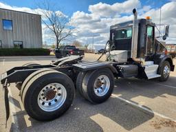 2013 Kenworth T800 Day Cab