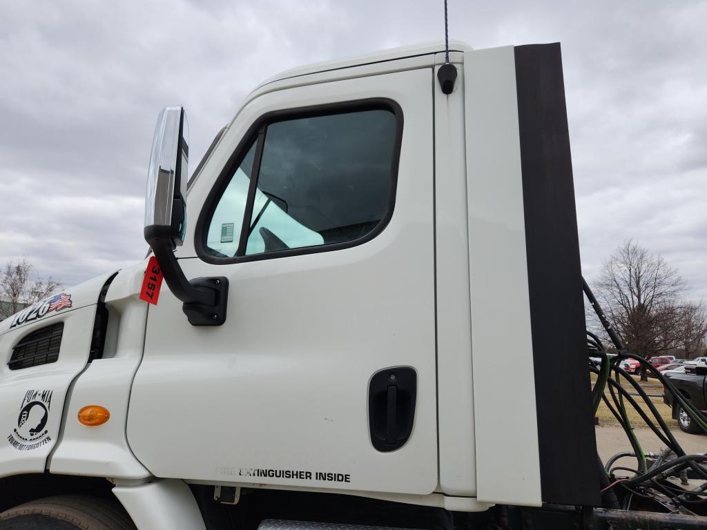 2013 Freightliner Day Cab