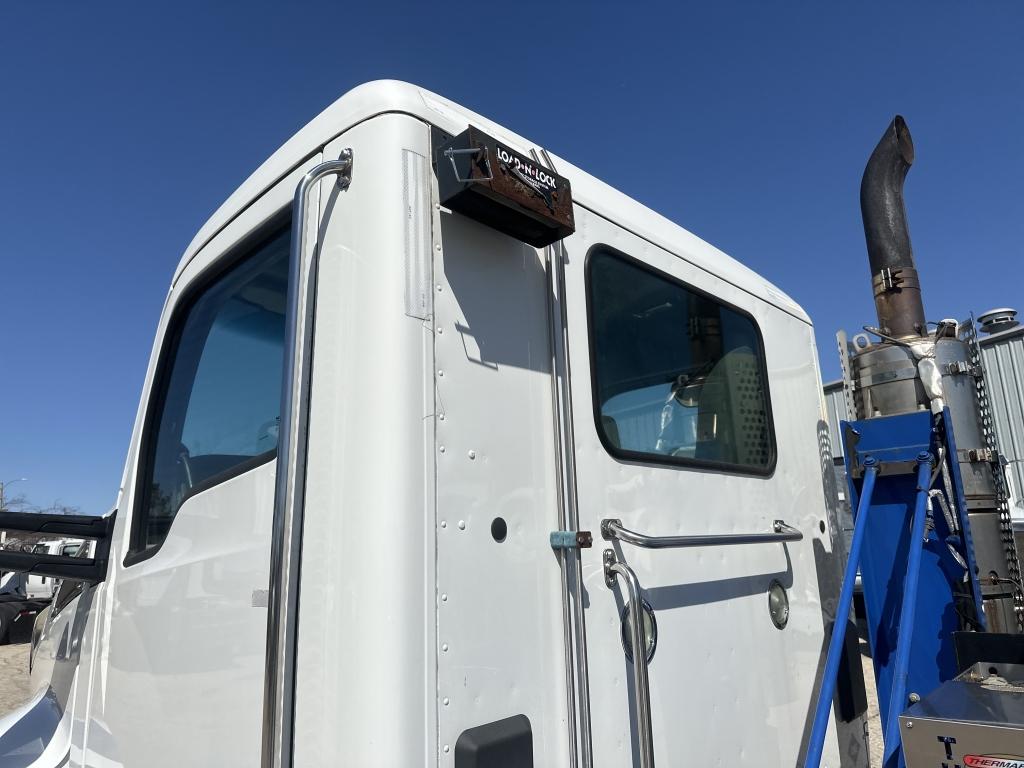 2015 Kenworth T680 Day Cab