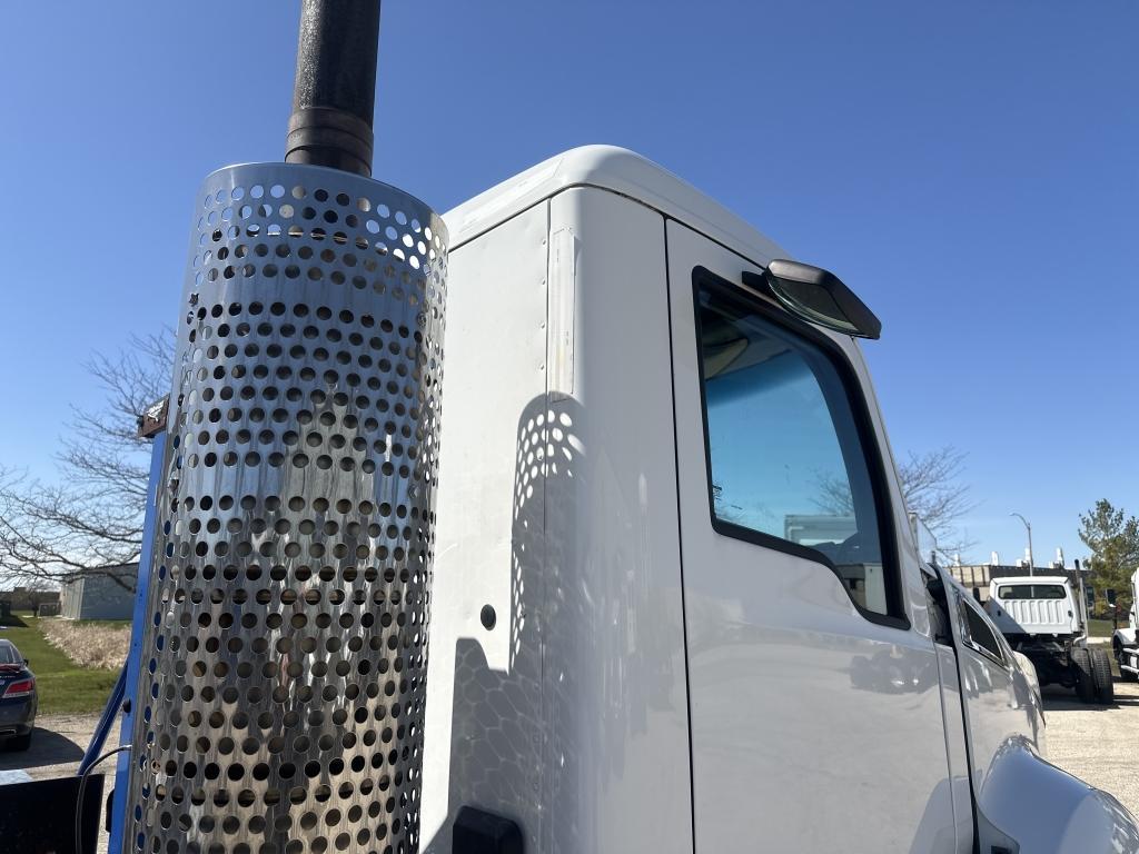 2015 Kenworth T680 Day Cab