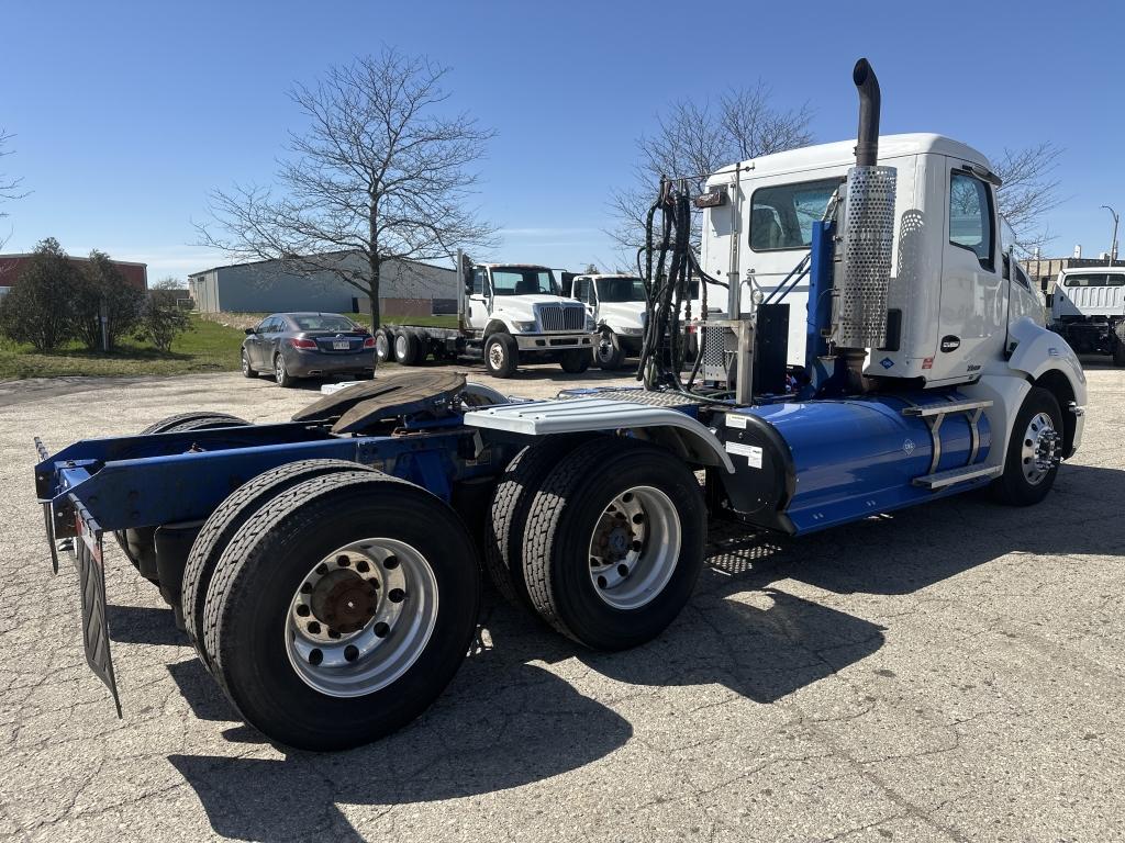 2015 Kenworth T680 Day Cab