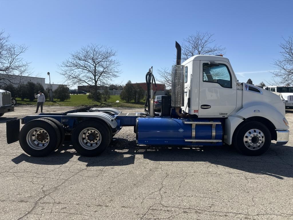 2015 Kenworth T680 Day Cab