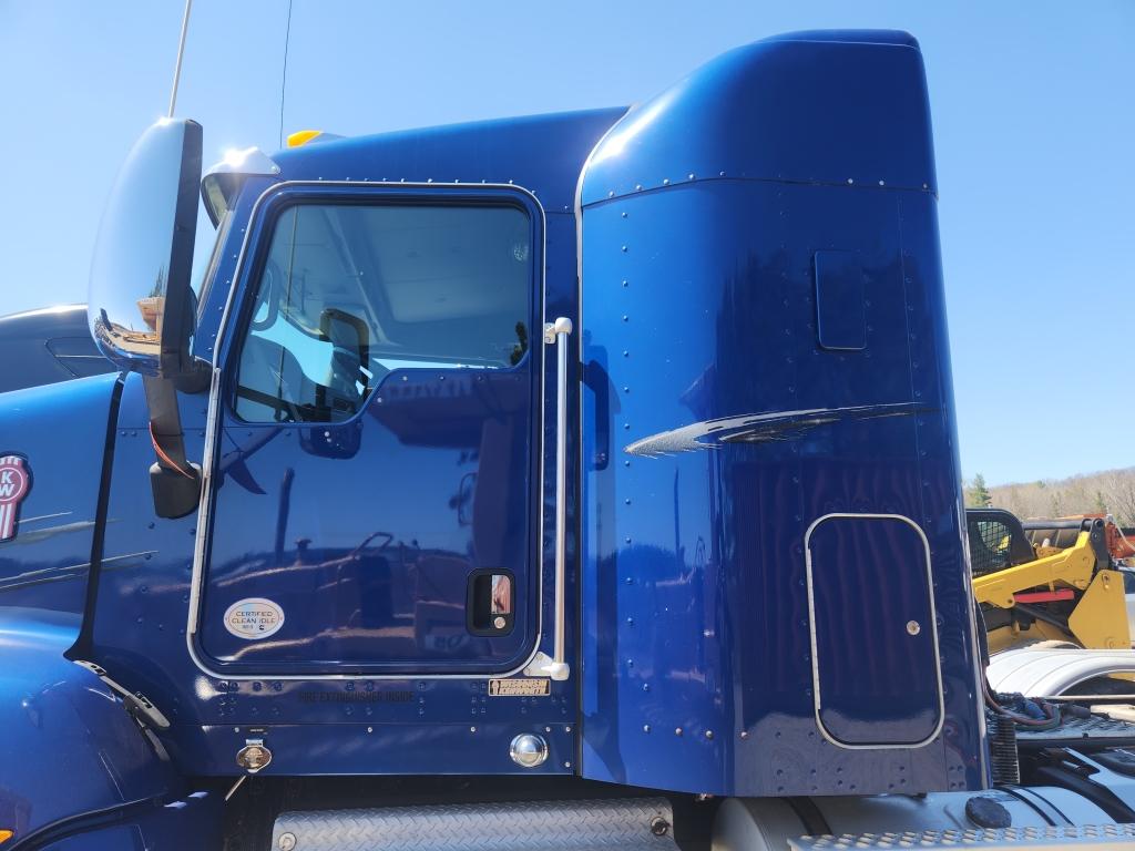 2016 Kenworth T660 Sleeper Cab Truck