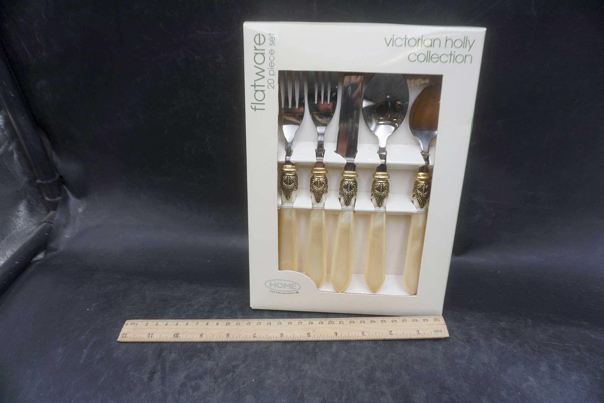 Victorian Holly Collection Flatware 20 Piece Set