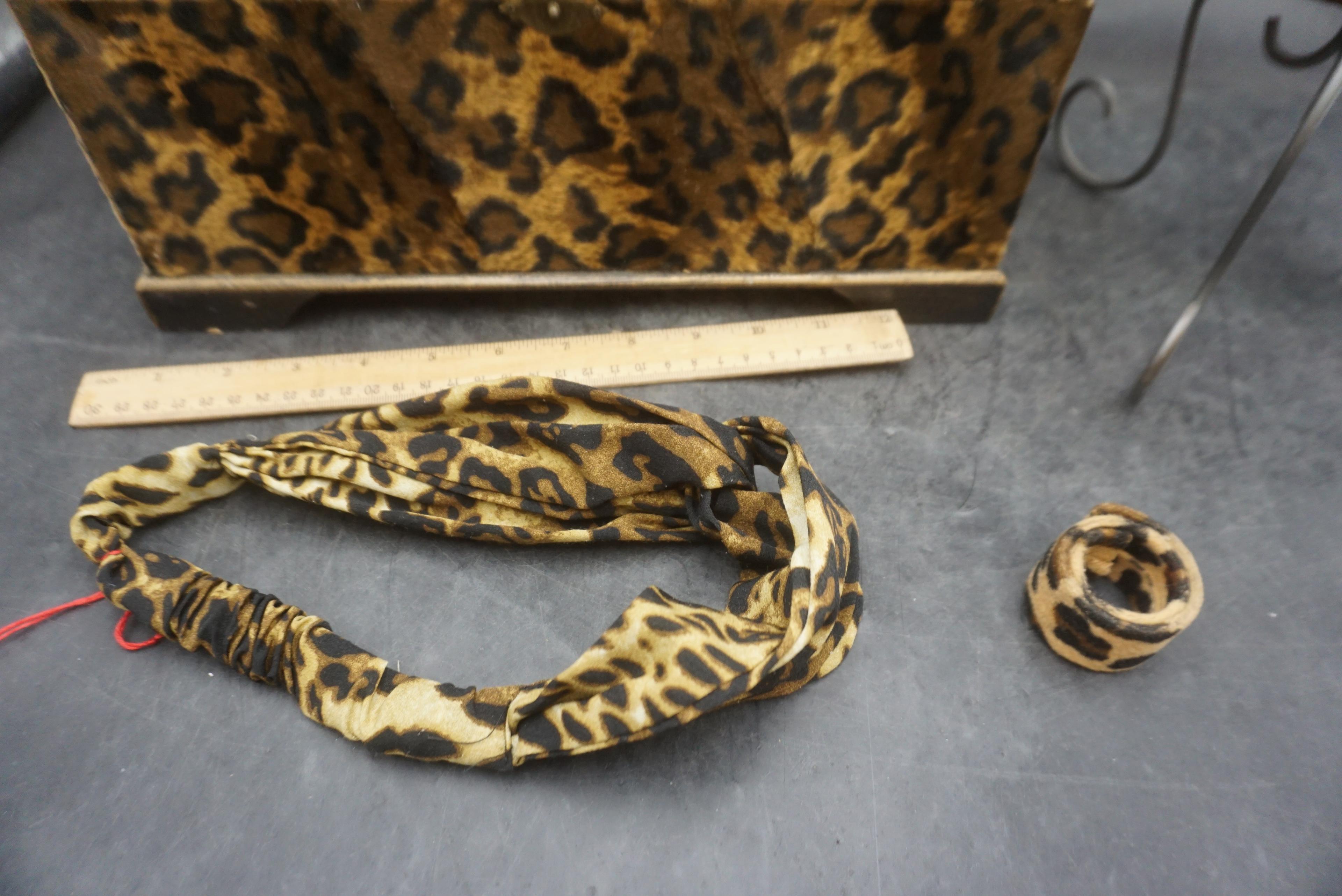 Cheetah Print Trunk, Headband, Slap Bracelet & Mini Mannequin