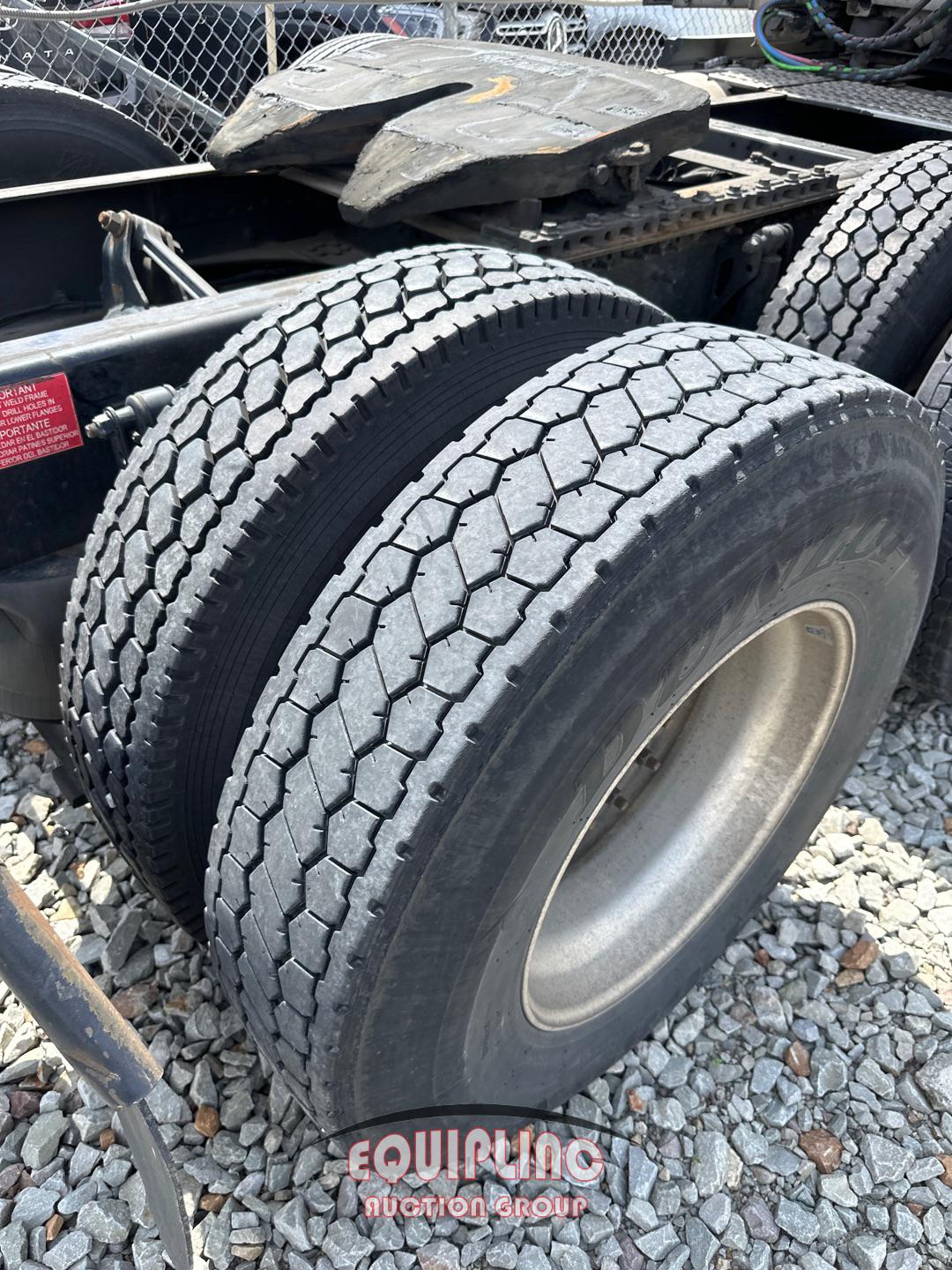 2015 VOLVO VNL TANDEM AXLE SLEEPER