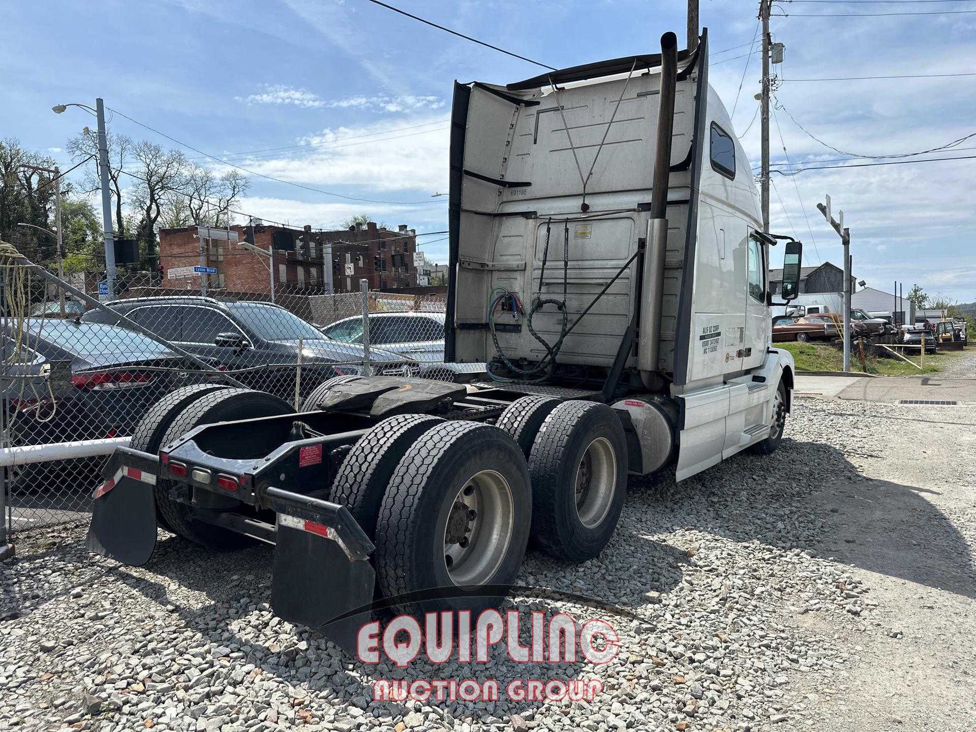 2015 VOLVO VNL TANDEM AXLE SLEEPER