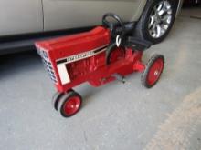 IH PEDAL TRACTOR