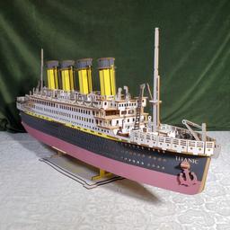 Wood 3D Puzzle / Model Kit "The Titanic"