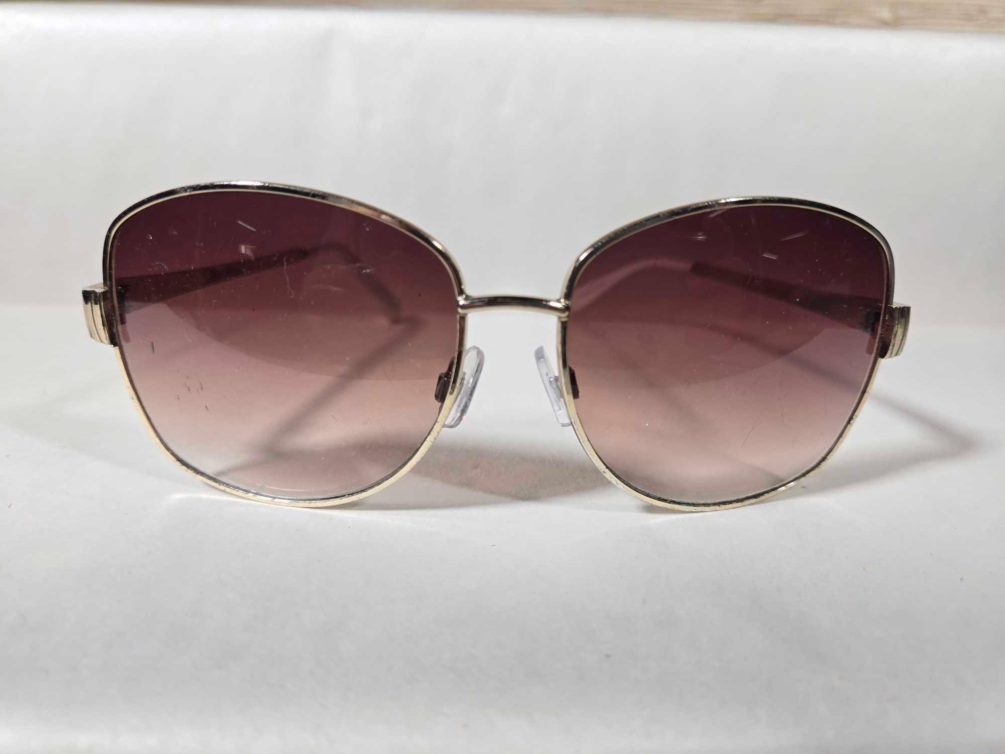 4 Pair of Vintage Women's Sunglasses incl. Oleg Cassini & More