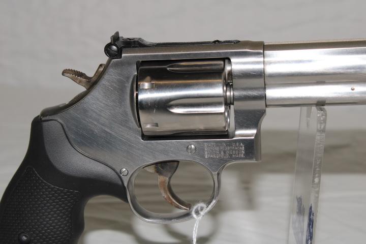 Smith & Wesson 686-6 .357 Magnum Revolver w/6" Barrel