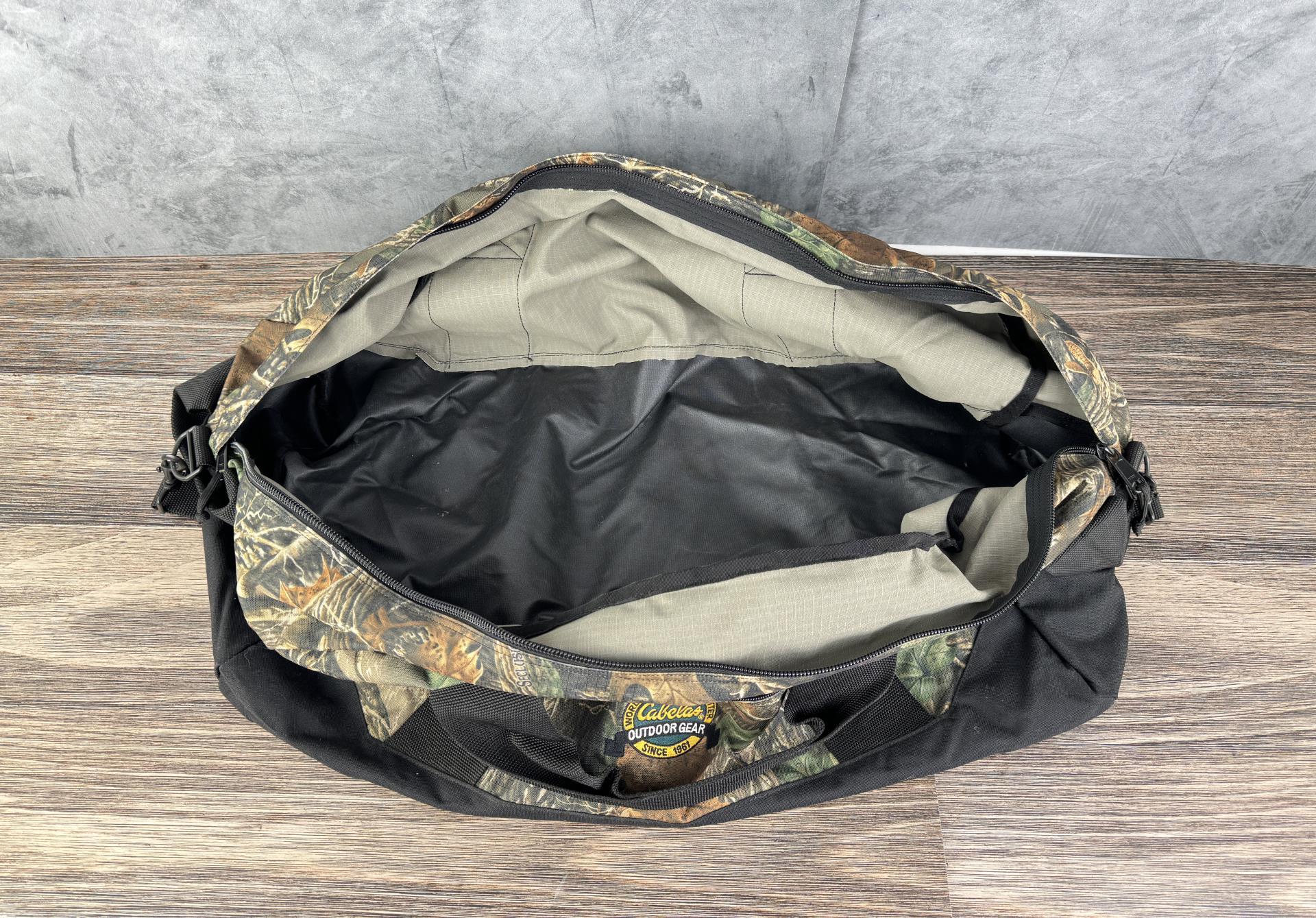 Cabelas Seclusion 3D Camo Duffle Bag