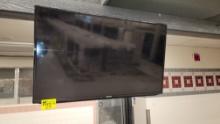 LCD TV 46" WITH WALL MOUNT