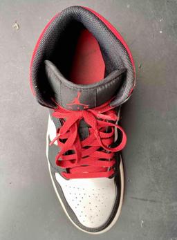 Nike Jordan mens Sneaker 9 Size
