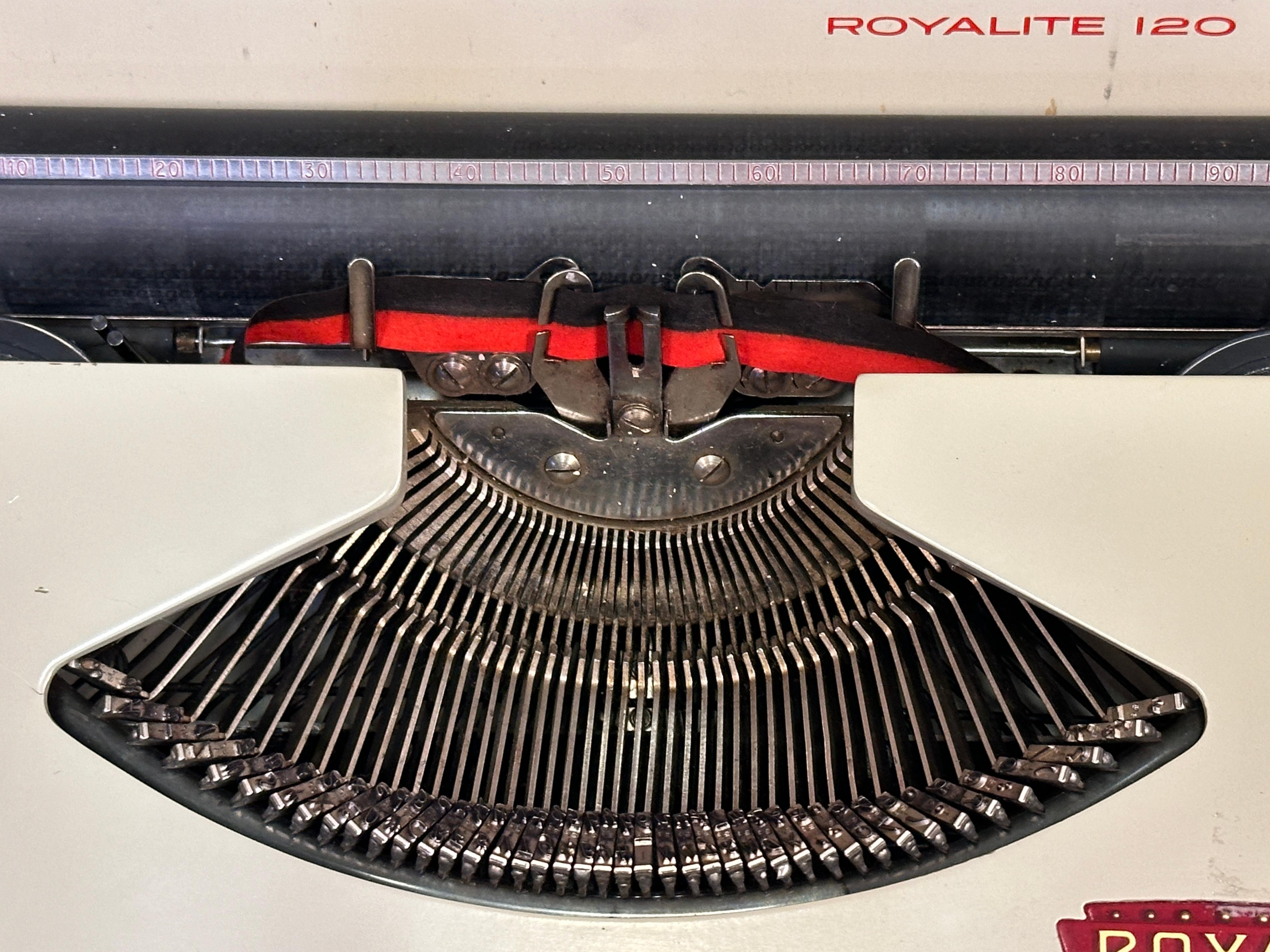 Royalite 120 Typewritter with Case