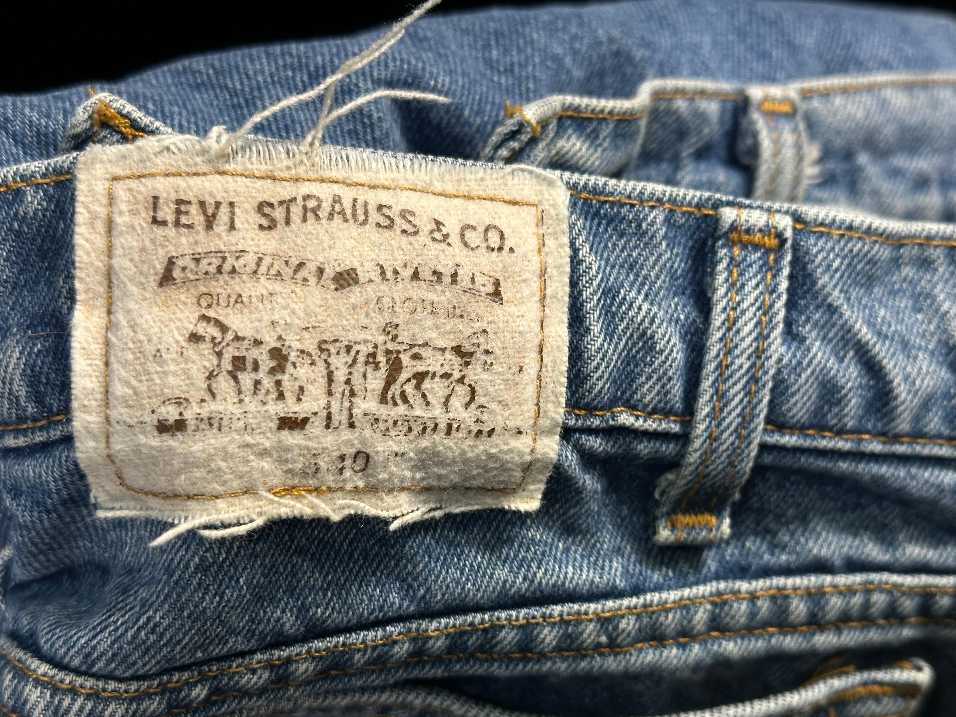 (4) Pairs of LEVIS Jeans