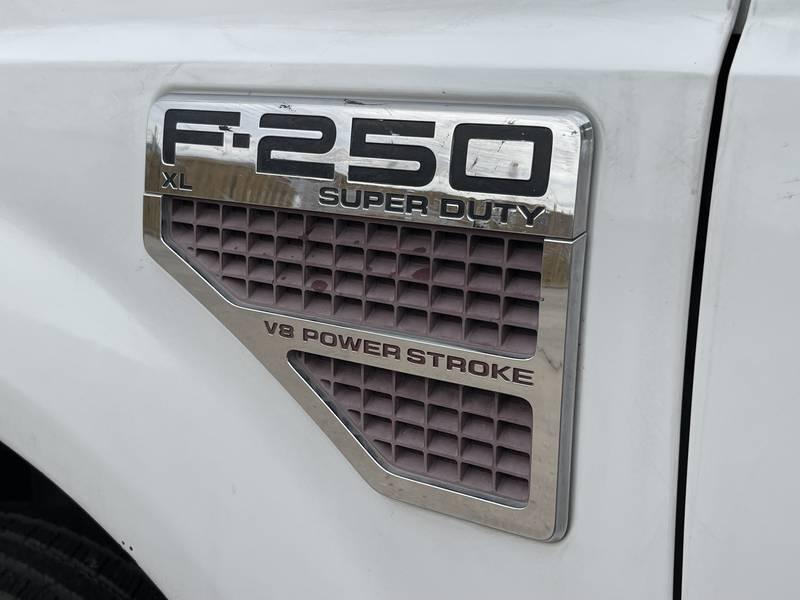 2009 Ford F-250 Super Duty XL 4x4 Diesel 4 Door Crewcab Pickup Truck