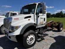 2002 INTERNATIONAL 7600  S/A Cab & Chassis