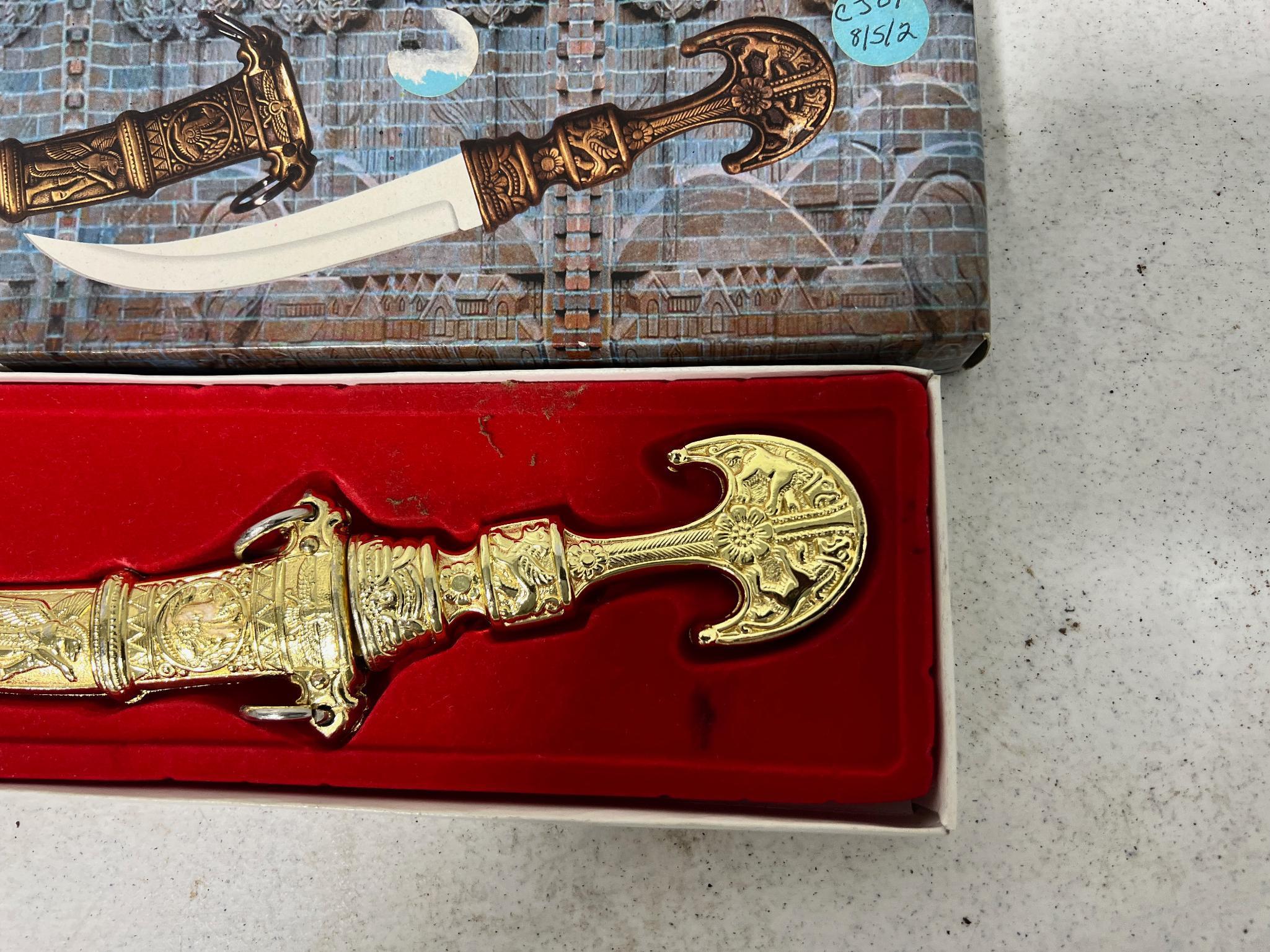 Fantasy dagger w/ box
