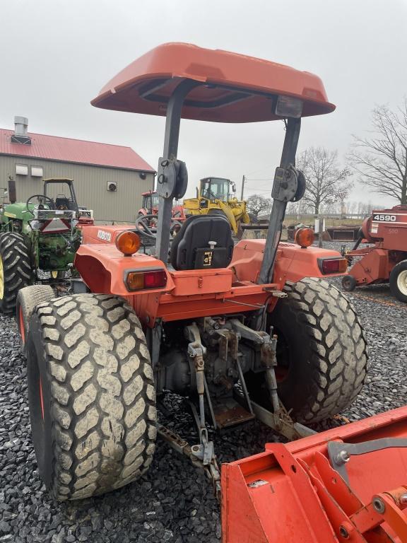 Kubota M4900 Tractor