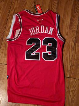 Michael Jordan Autographed Chicago Bulls jersey with coa