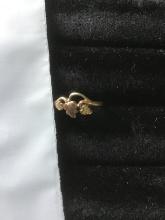10k Gold Ring with Grape Design, .9 grams, size 5.5