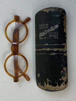 WWII GERMAN BAKELITE FRAME GLASSES WITH CASE
