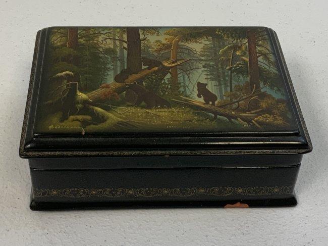 RUSSIAN TRADITIONAL HAND PAINTED LACQUER BOX FEDOSKINO SIGNED