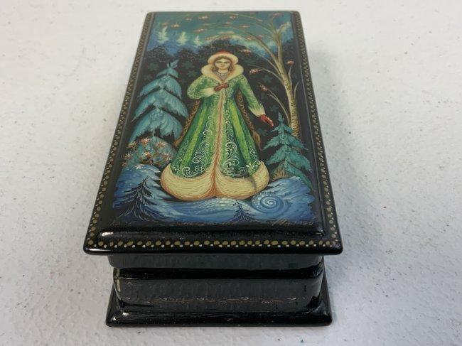 RUSSIAN TRADITIONAL HAND PAINTED LACQUER BOX CHOLUI SIGNED