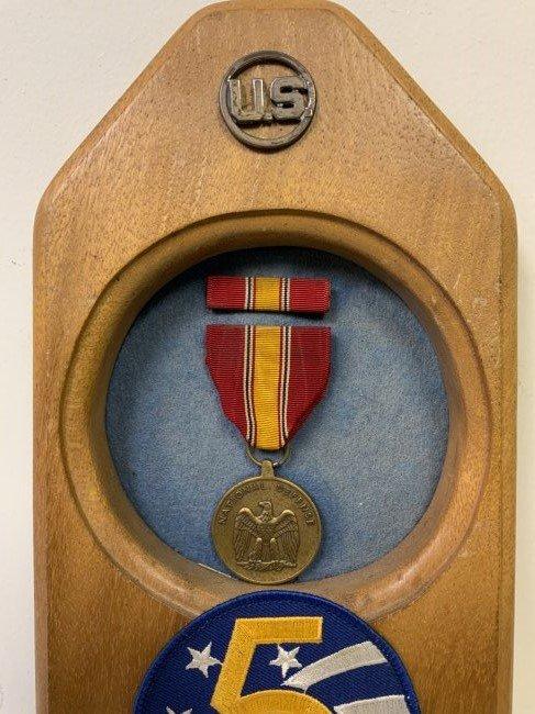 VINTAGE US 5th AIR FORCE VETERAL AWARDS AND PATCHES DISPLAY PLAQUE