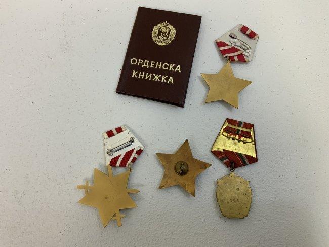 REPUBLIC OF BULGARIA SOVIET BULGARIAN ORDERS AND MEDALS LOT