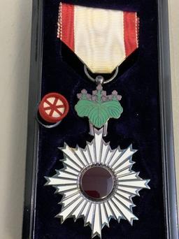 WWII JAPANESE ORDER OF RISING SUN 6th CLASS MEDAL WITH BOX