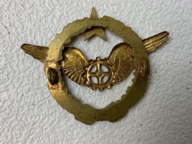 FRENCH REPUBLIC AIR FORCE FLYING MECHANIC BADGE