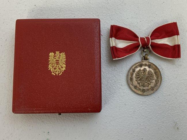 AUSTRIAN  REPUBLIC SILVER MERIT MEDAL WITH ISSUE BOX