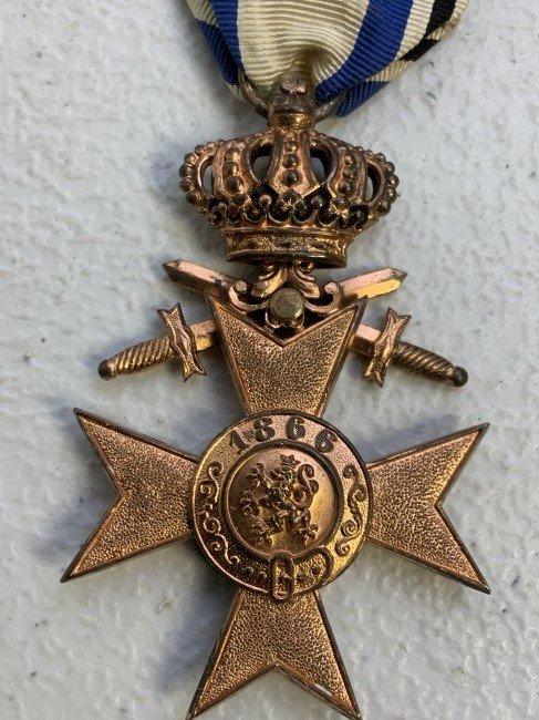 IMPERIAL GERMANY BAVARIAN MILITARY MERIT CROSS 3nd CLASS WITH SWORDS