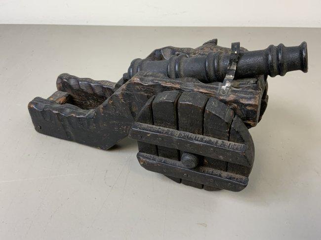 ANTIQUE MODEL OF A METAL CANNON WITH WOODEN MOUNT