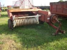 IH 440 SQUARE BALER