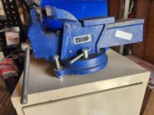 BENCH VISE