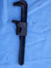 SMALL PIPE WRENCH