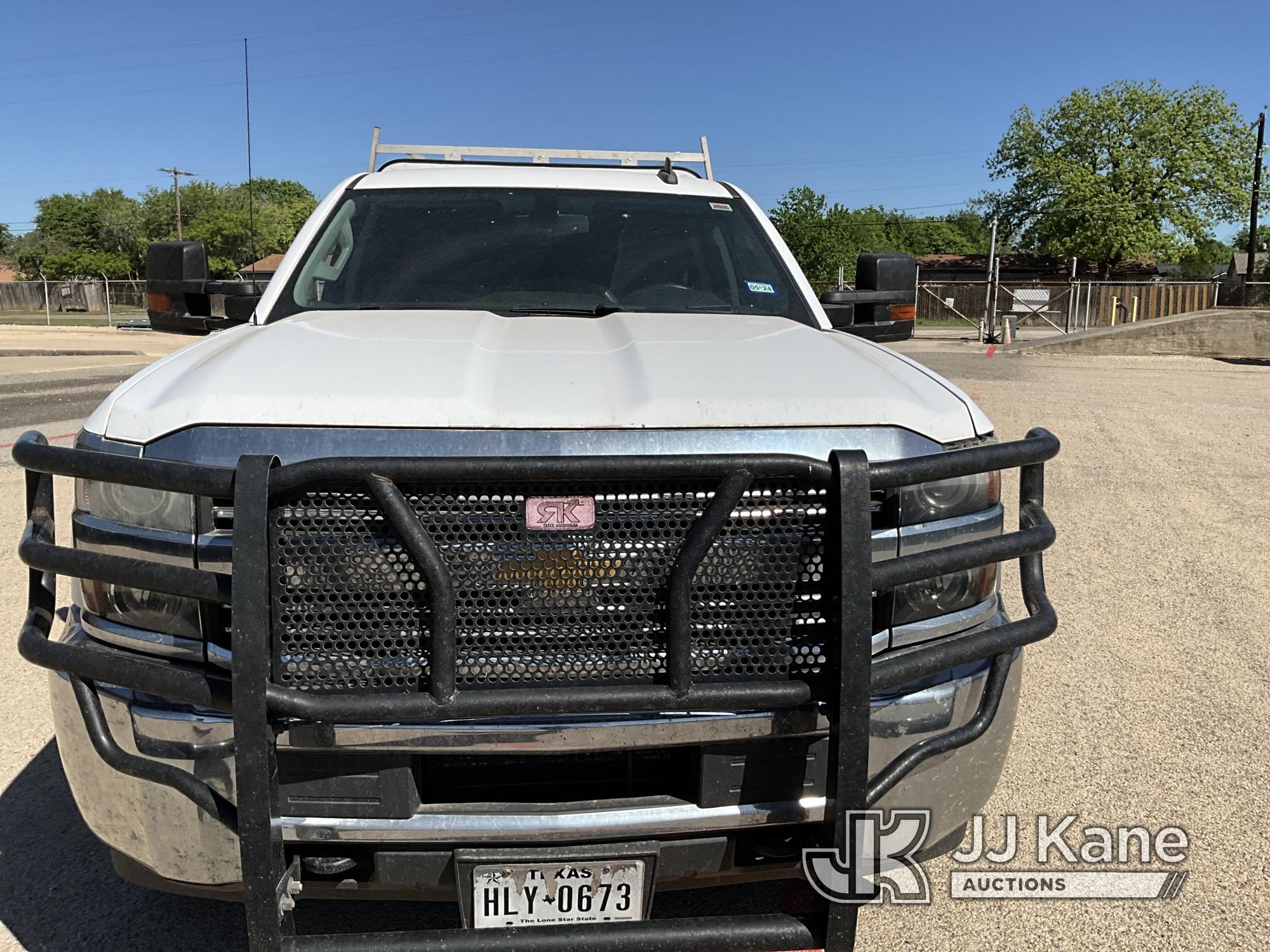 (Hondo, TX) 2016 Chevrolet Silverado 2500HD Extended-Cab Enclosed Service Truck Runs & Moves