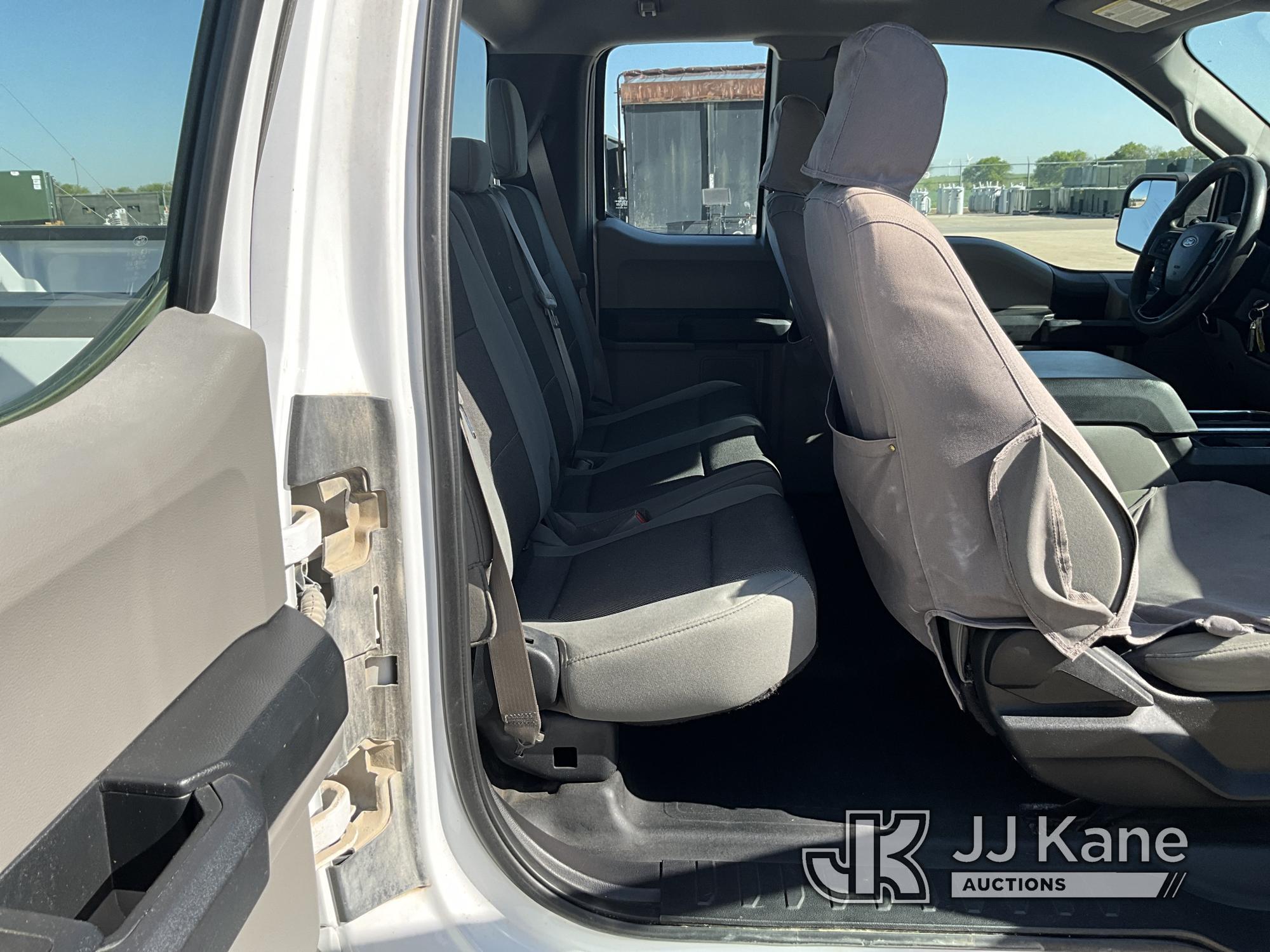 (Muenster, TX) 2017 Ford F150 4x4 Extended-Cab Pickup Truck, Cooperative owned Runs and Moves) (Pain