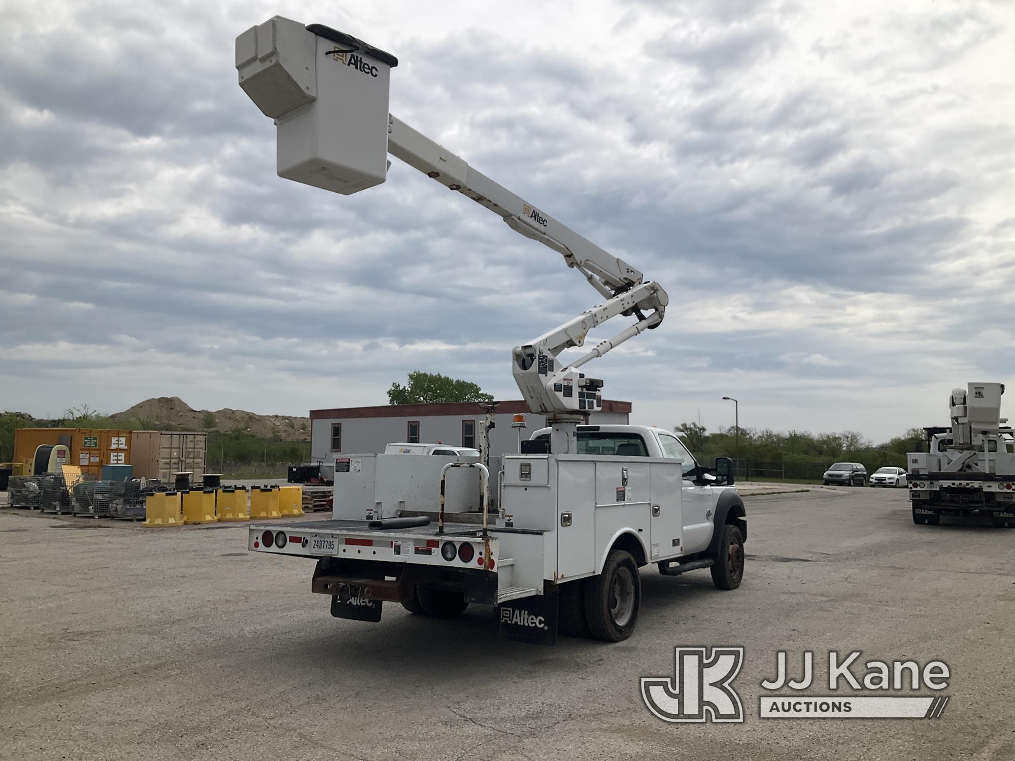 (Kansas City, MO) Altec AT40G, Articulating & Telescopic Bucket mounted behind cab on 2016 Ford F550