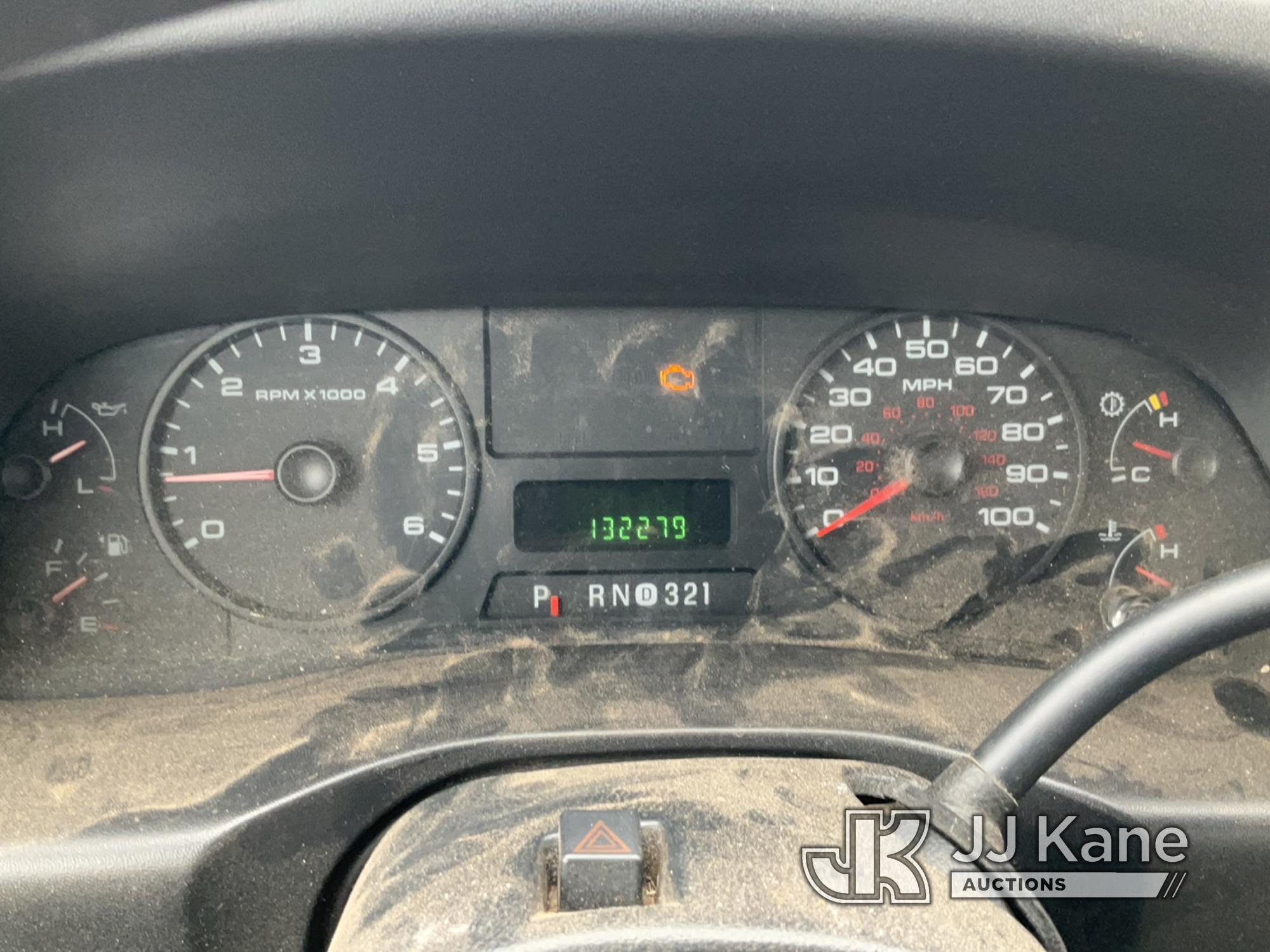 (South Beloit, IL) 2006 Ford F350 Flatbed Truck Runs & Moves) (Check Engine Light Is On, Noisy Exhau