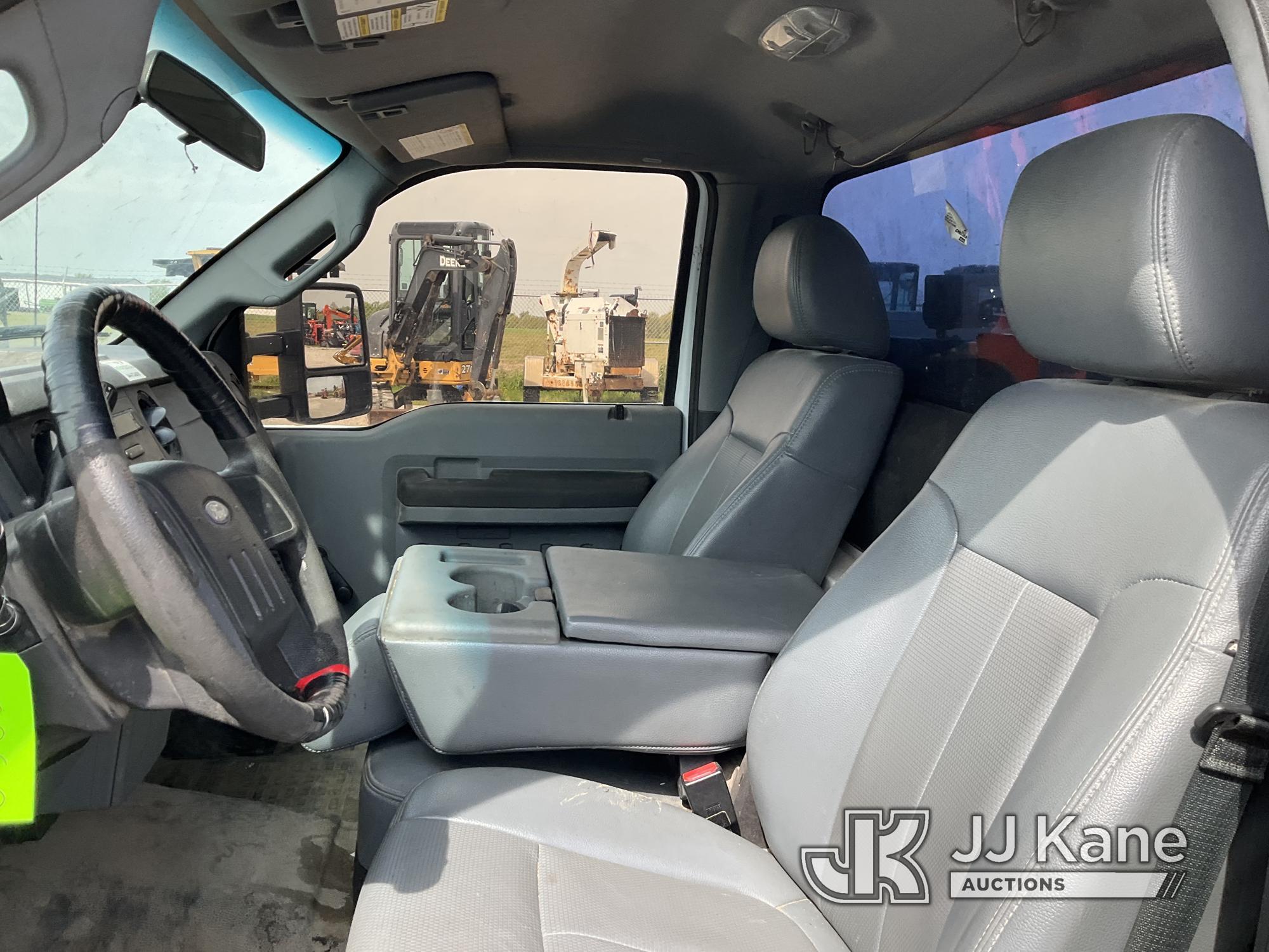 (Hawk Point, MO) Altec AT40G, Telescopic Insulated Bucket Truck mounted behind cab on 2016 Ford F550