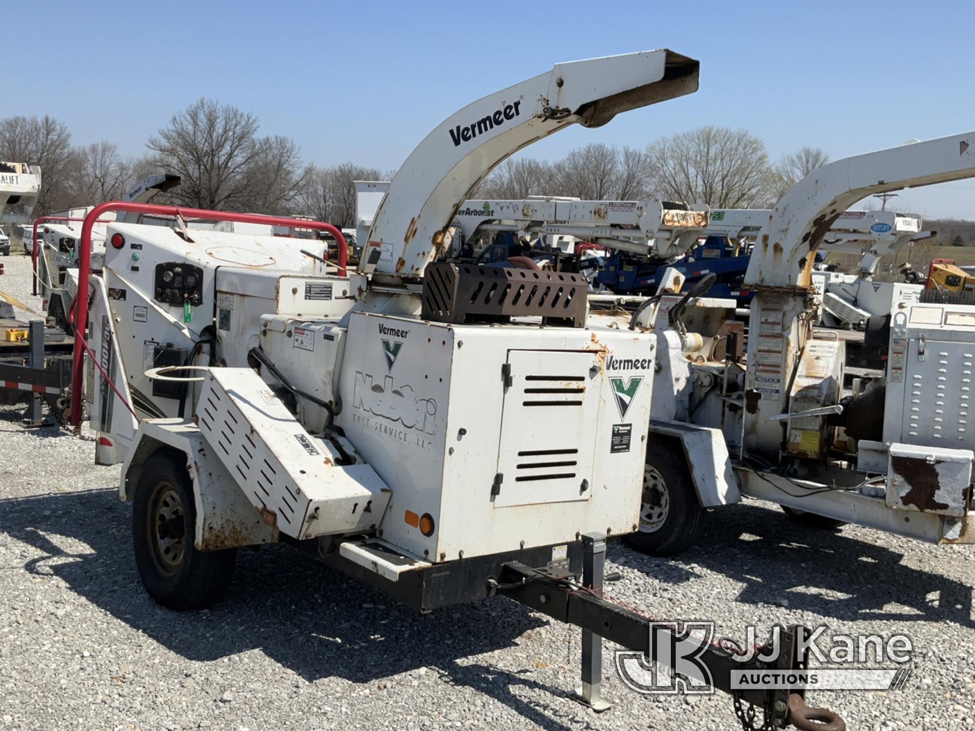 (Hawk Point, MO) 2016 Vermeer BC1000XL Chipper (12in Drum) Runs & Operates