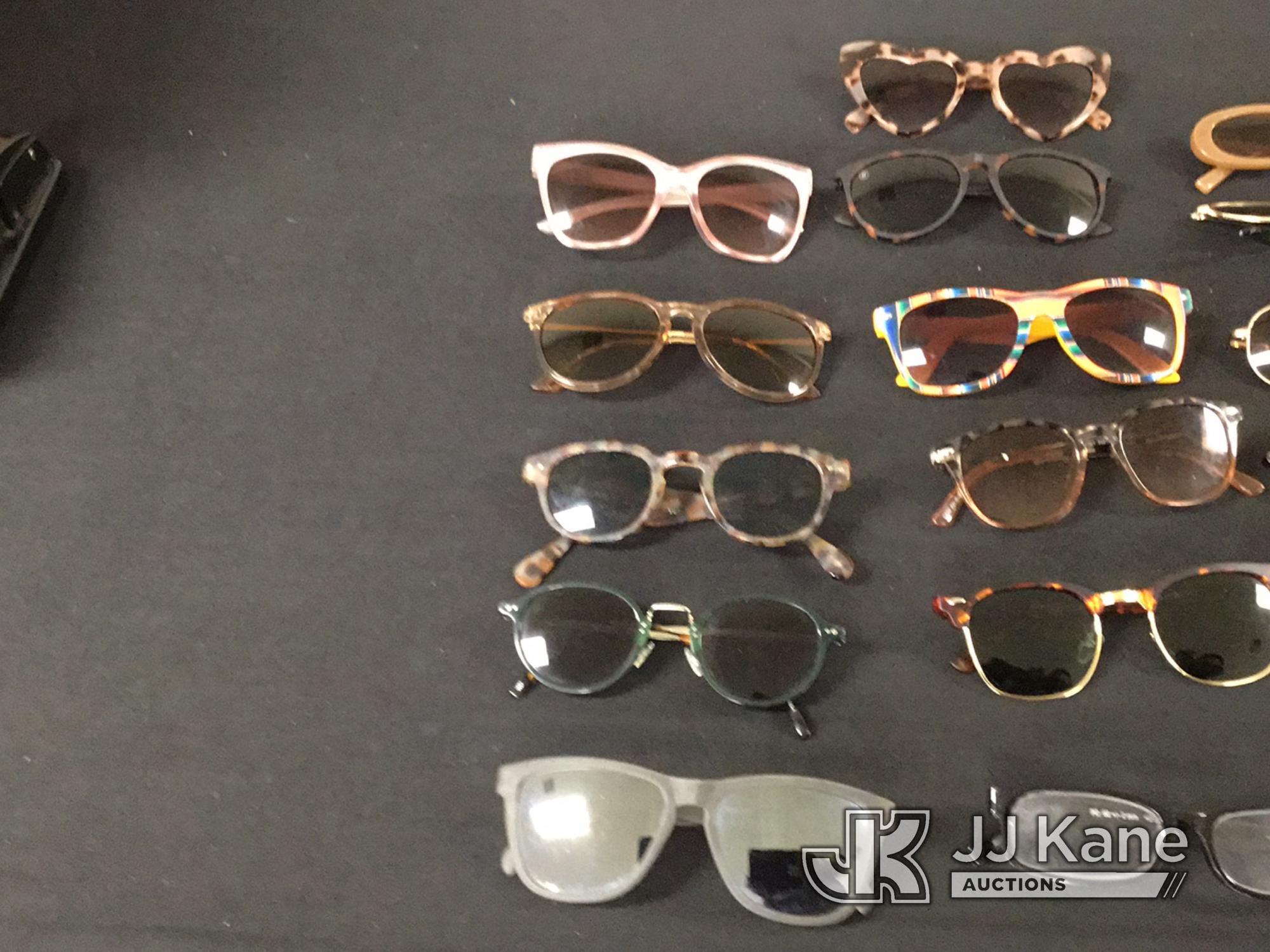 (Jurupa Valley, CA) Sunglasses | authenticity unknown (Used ) NOTE: This unit is being sold AS IS/WH