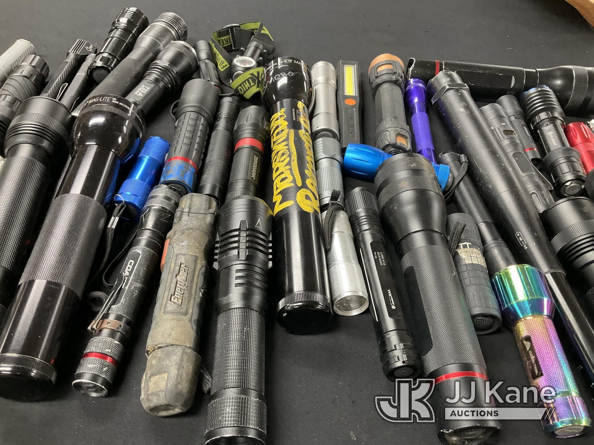 (Jurupa Valley, CA) Flashlights (Used) NOTE: This unit is being sold AS IS/WHERE IS via Timed Auctio