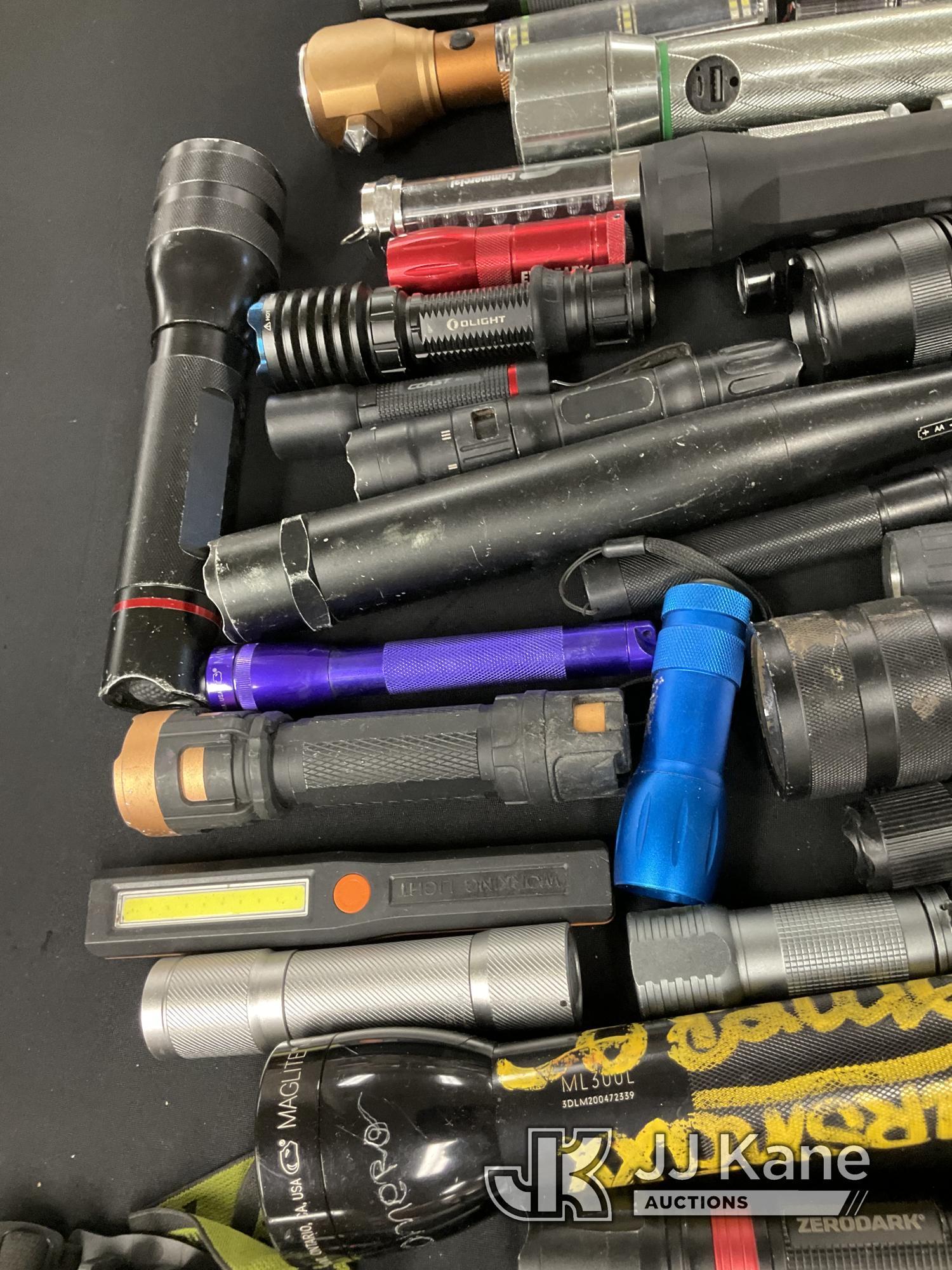 (Jurupa Valley, CA) Flashlights (Used) NOTE: This unit is being sold AS IS/WHERE IS via Timed Auctio