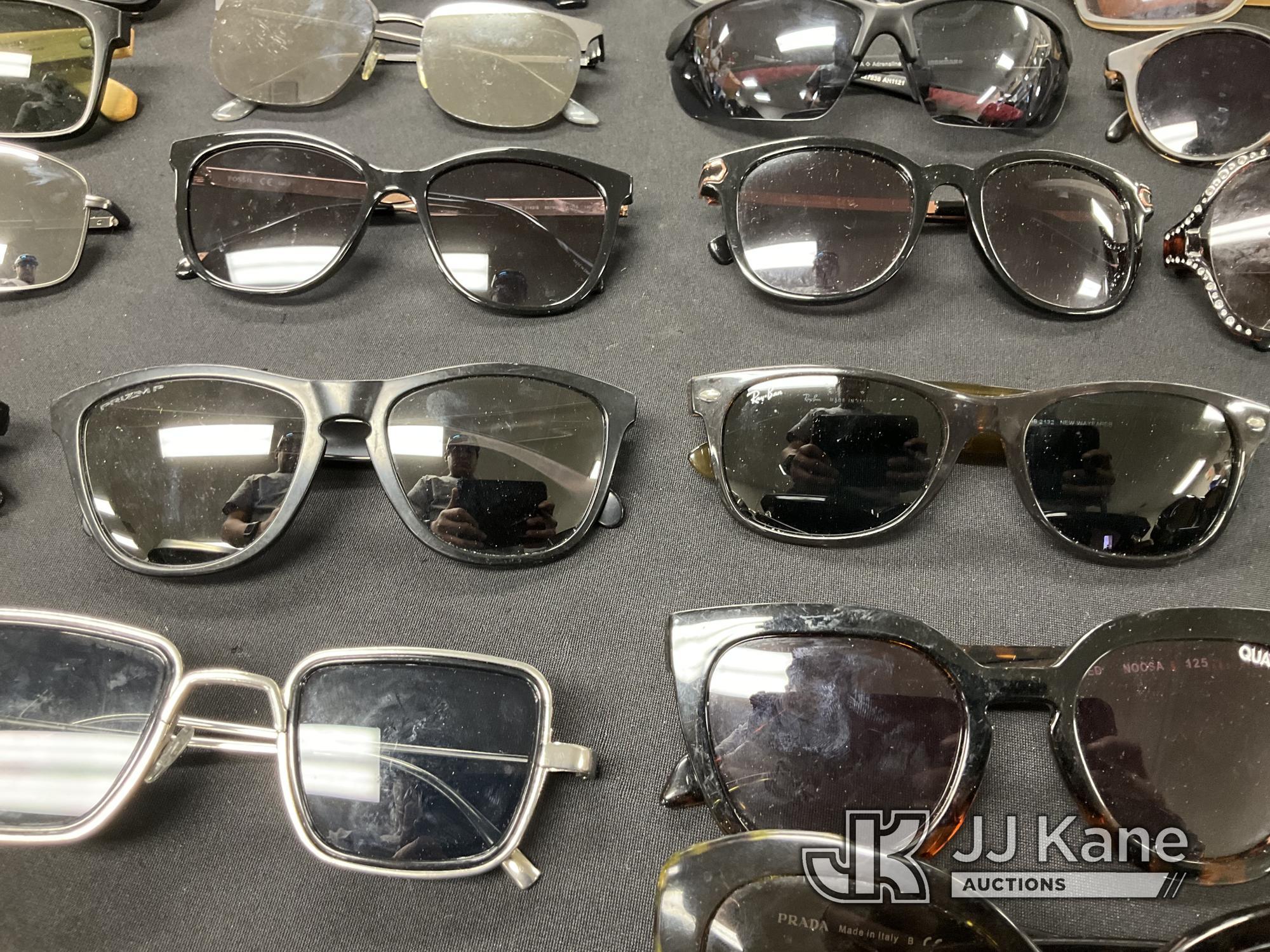 (Jurupa Valley, CA) Sunglasses (Used) NOTE: This unit is being sold AS IS/WHERE IS via Timed Auction